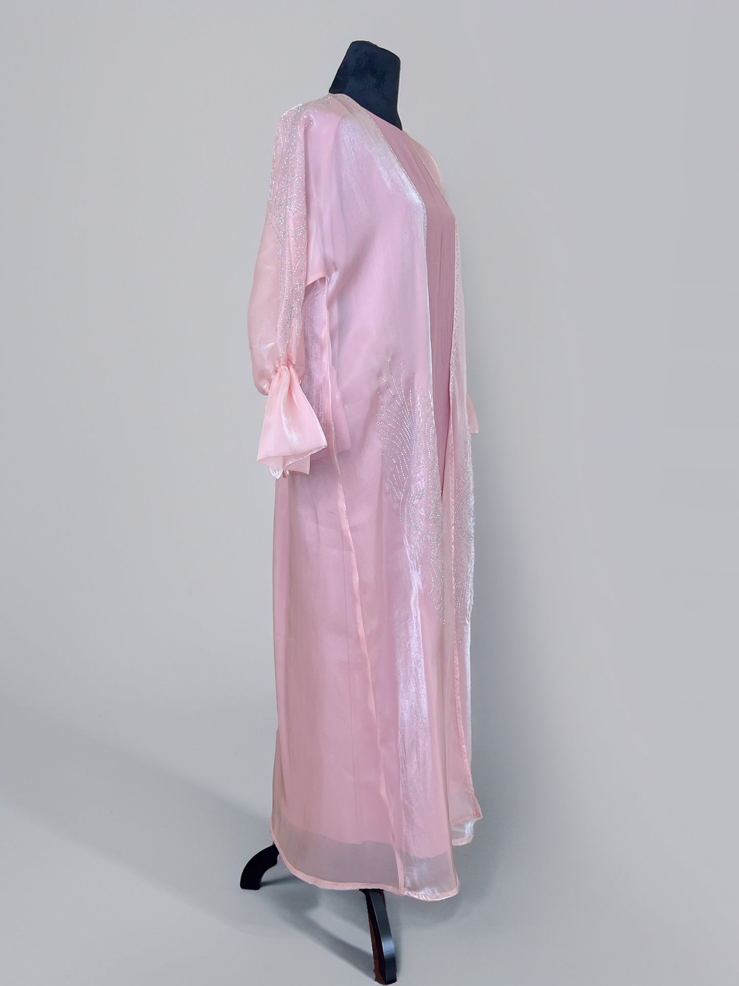 Rosé Radiance – 3-Piece Pink Organza Abaya Set