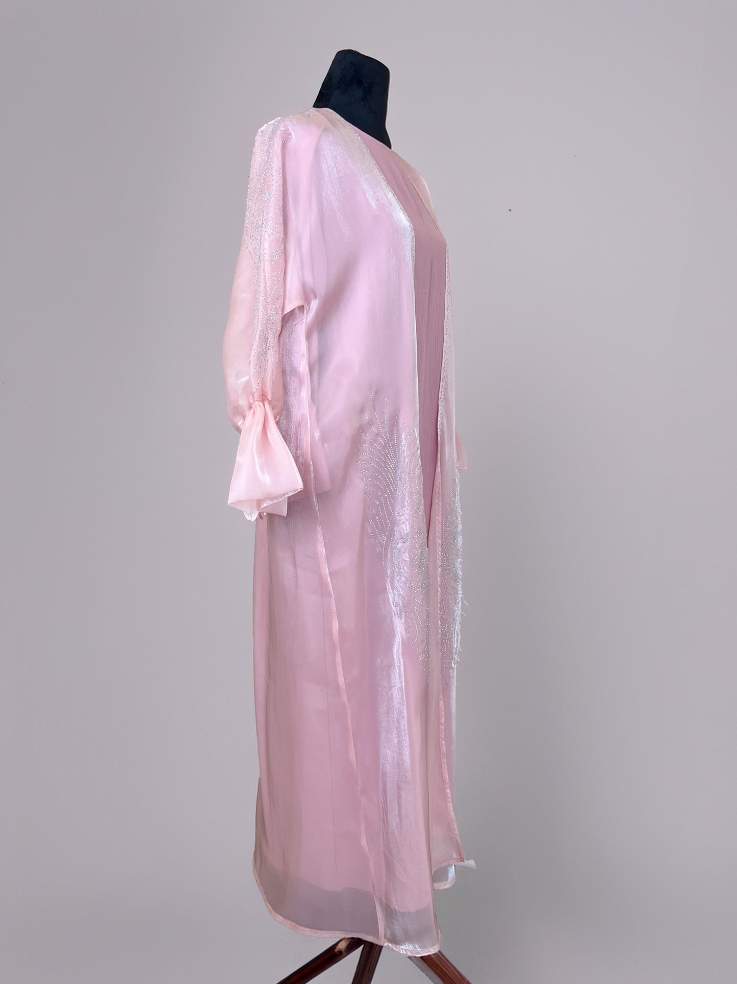 Rosé Radiance – 3-Piece Pink Organza Abaya Set