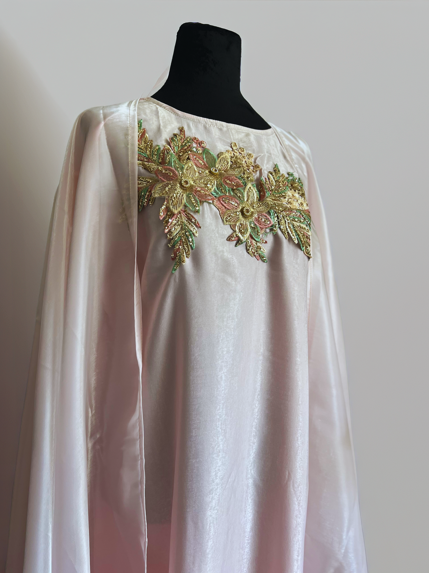 Blush Breeze – 3-Piece Pink Organza Abaya Set
